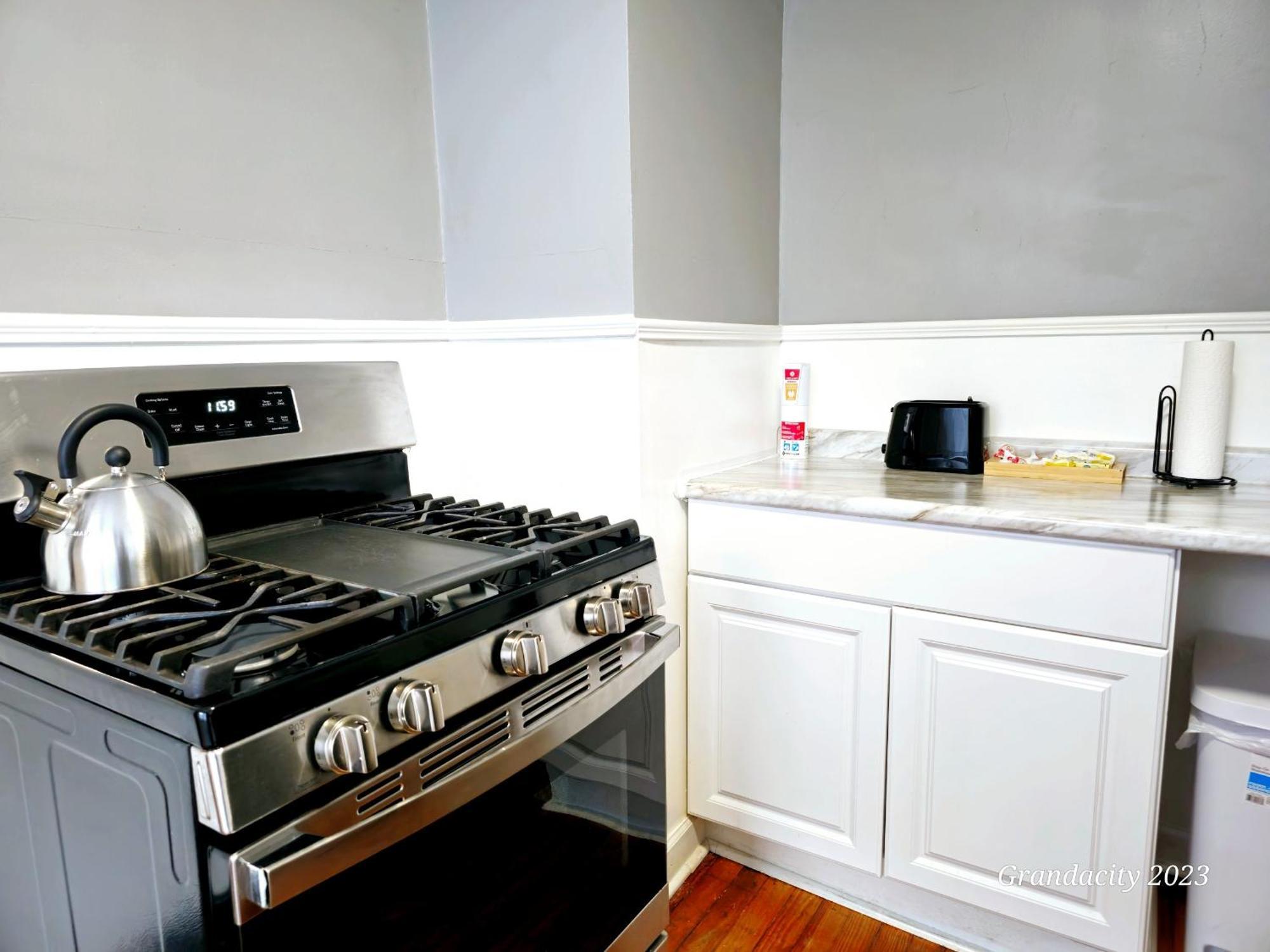 Lovely! Near Cleve Clinic/Uh/Cwru/Dwntwn W/Porch Villa Cleveland Buitenkant foto